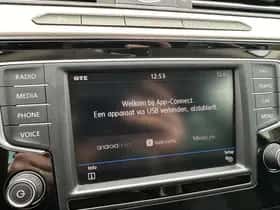 Volkswagen Passat (2016) thumbnail 32