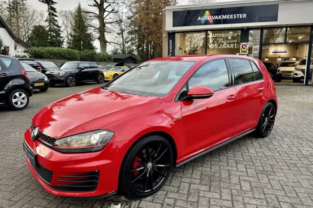 Volkswagen Golf (2016) thumbnail 2