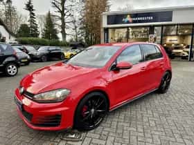 Volkswagen Golf (2016) thumbnail 2