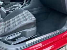 Volkswagen Golf (2016) thumbnail 18
