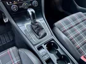 Volkswagen Golf (2016) thumbnail 23