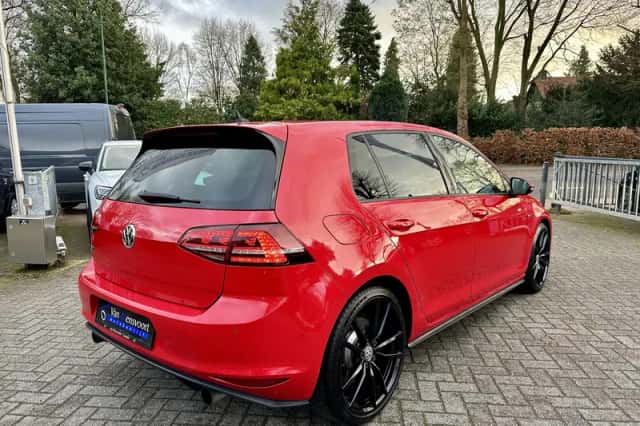 Volkswagen Golf (2016) thumbnail 4