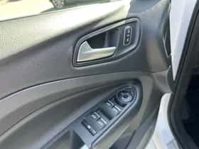 Ford Kuga (2018) thumbnail 25