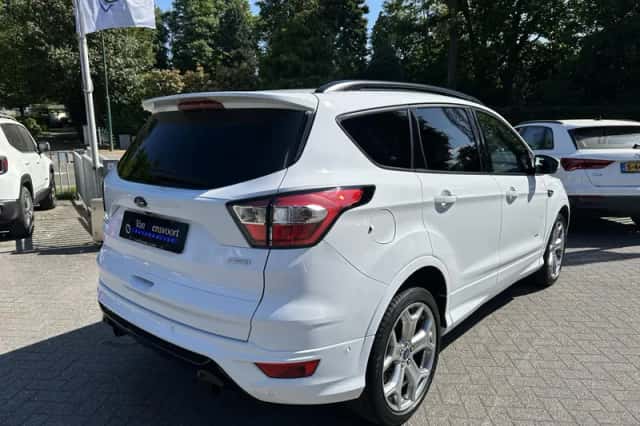 Ford Kuga (2018) thumbnail 4