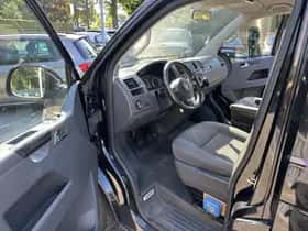 Volkswagen Multivan (2012) thumbnail 15
