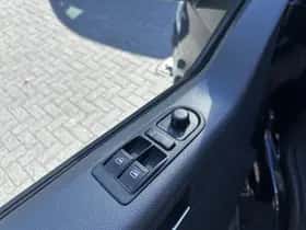 Volkswagen Multivan (2012) thumbnail 16