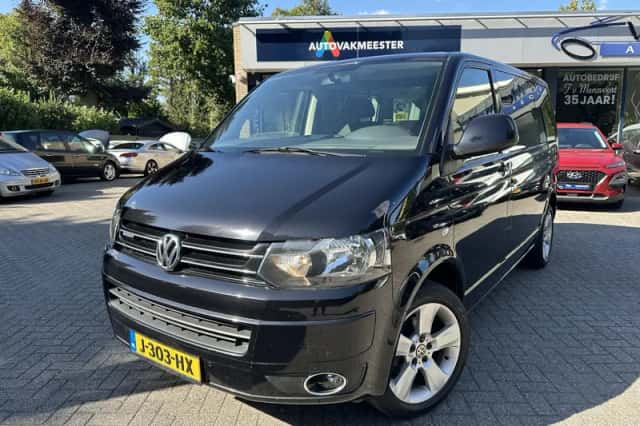 Volkswagen Multivan (2012) thumbnail 3