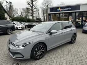 Volkswagen Golf (2023) thumbnail 2