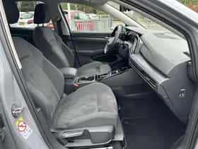 Volkswagen Golf (2023) thumbnail 12
