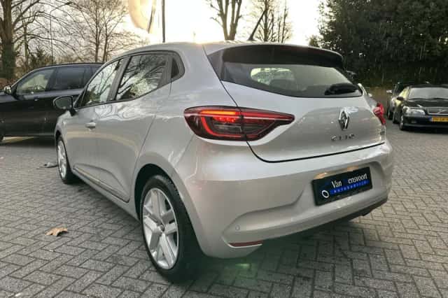 Renault Clio (2021) thumbnail 3