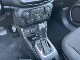 Jeep Renegade (2018) thumbnail 17