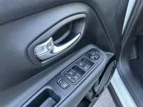 Jeep Renegade (2018) thumbnail 23