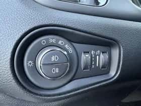 Jeep Renegade (2018) thumbnail 31