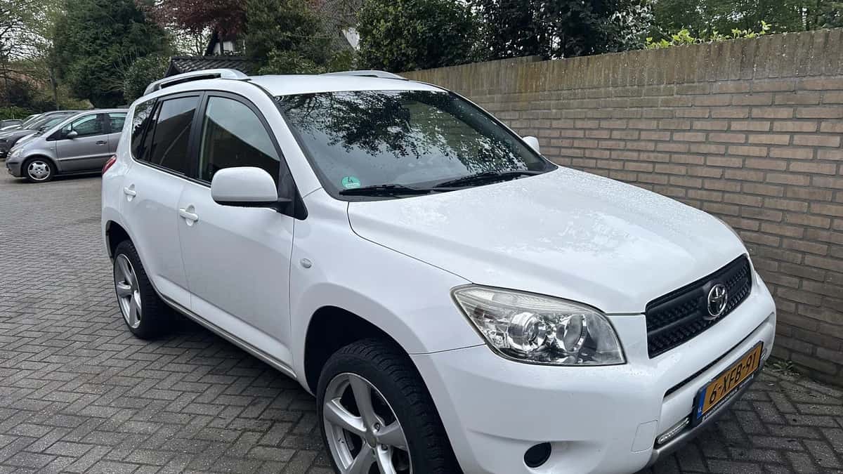 Toyota RAV4 (2008) — foto 1