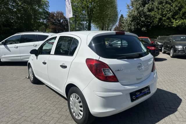 Opel Corsa (2014) thumbnail 3