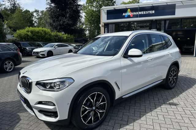 BMW X3 (2018) thumbnail 2