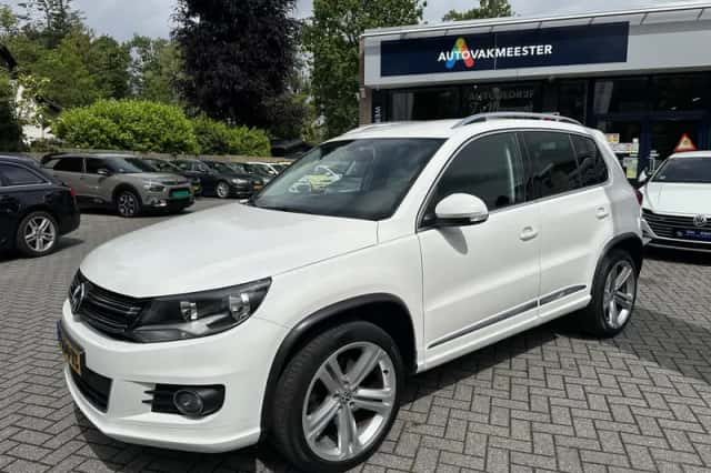 Volkswagen Tiguan (2013) thumbnail 2