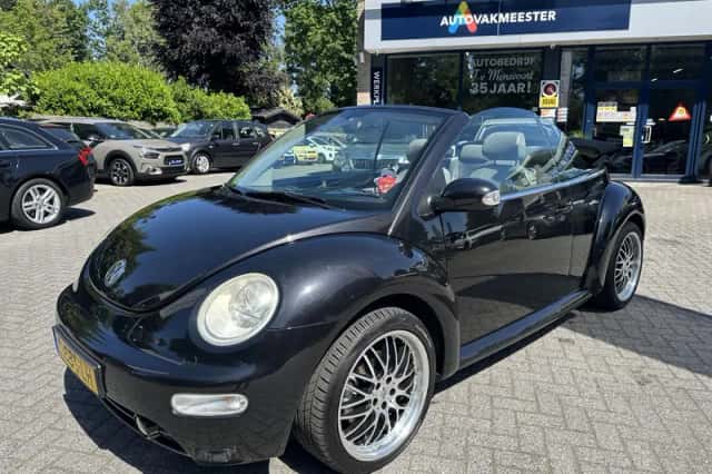 Volkswagen New Beetle (2004) thumbnail 2