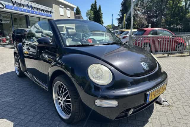 Volkswagen New Beetle (2004) thumbnail 6