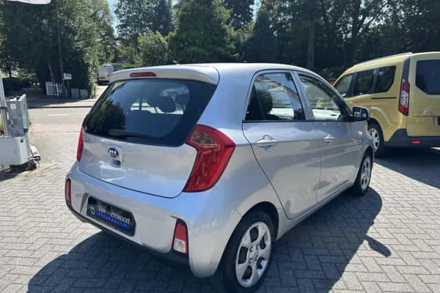 Kia Picanto (2013) thumbnail 4