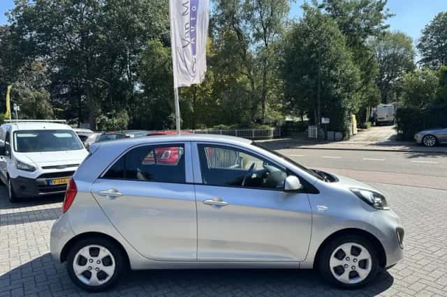 Kia Picanto (2013) thumbnail 5
