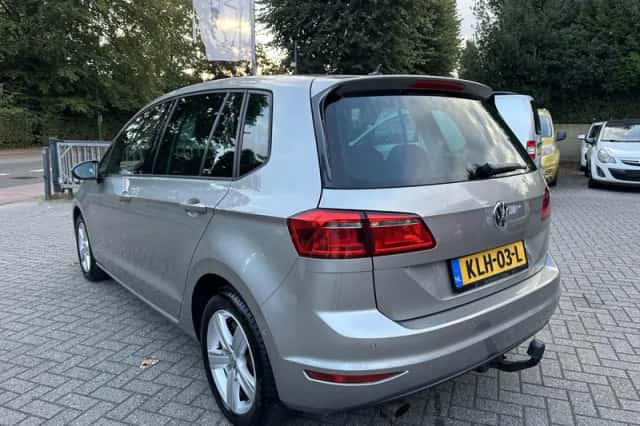 Volkswagen Golf Sportsvan (2015) thumbnail 3