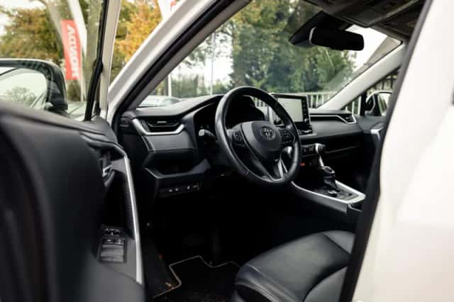 Toyota RAV4 (2022) thumbnail 2