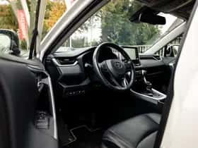 Toyota RAV4 (2022) thumbnail 2