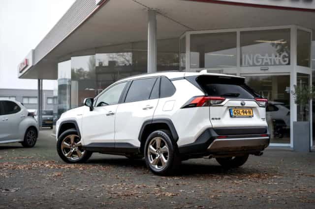 Toyota RAV4 (2022) thumbnail 5