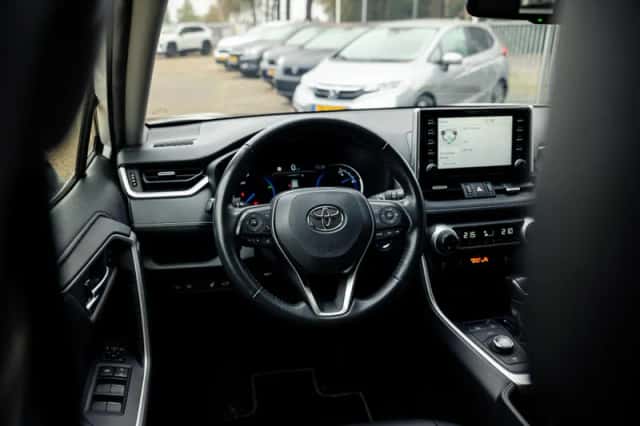 Toyota RAV4 (2022) thumbnail 6
