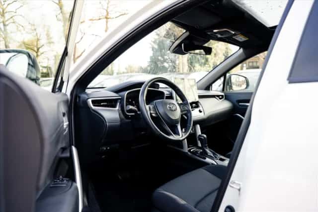 Toyota Corolla (2024) thumbnail 2