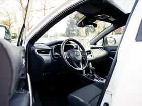 Toyota Corolla (2024) thumbnail 2