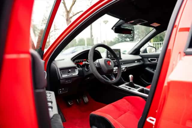 Honda Civic (2023) thumbnail 2