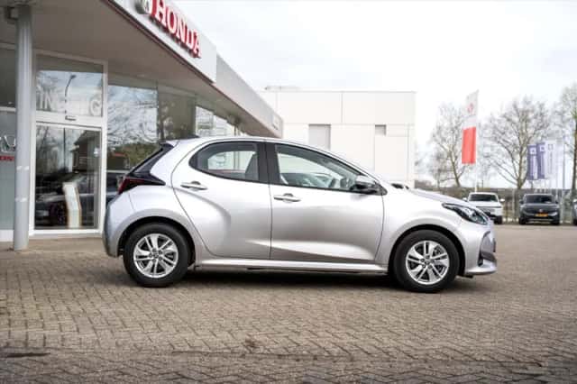 Toyota Yaris (2025) thumbnail 13