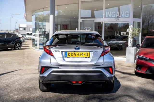 Toyota C-HR (2023) thumbnail 12