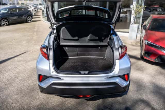Toyota C-HR (2023) thumbnail 13