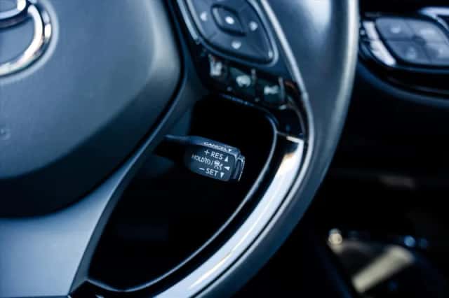 Toyota C-HR (2023) thumbnail 17