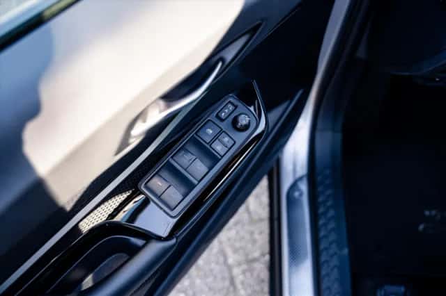 Toyota C-HR (2023) thumbnail 22