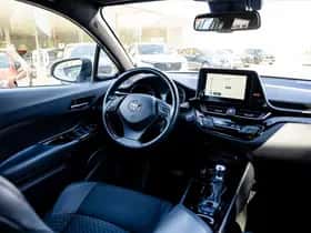 Toyota C-HR (2023) thumbnail 32