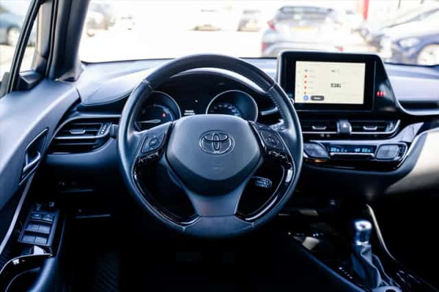 Toyota C-HR (2023) thumbnail 7