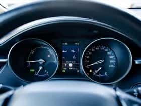 Toyota C-HR (2023) thumbnail 7