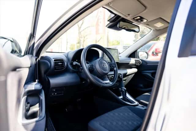 Toyota Yaris (2025) thumbnail 2