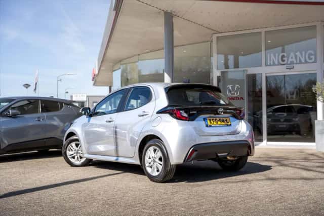 Toyota Yaris (2025) thumbnail 5