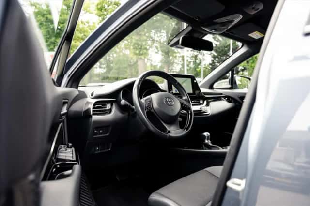 Toyota C-HR (2023) thumbnail 2