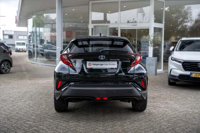 Toyota C-HR (2023) thumbnail 12