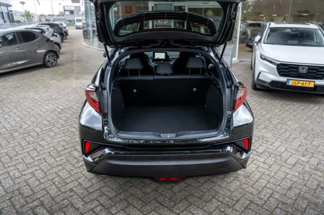 Toyota C-HR (2023) thumbnail 13