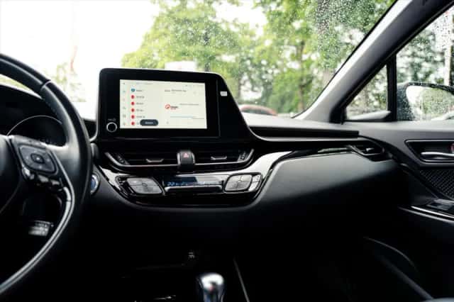 Toyota C-HR (2023) thumbnail 4