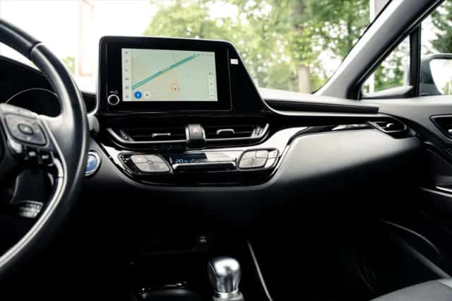 Toyota C-HR (2023) thumbnail 4