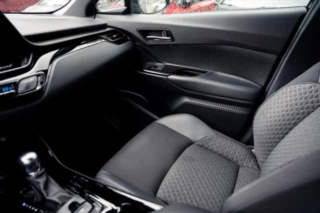 Toyota C-HR (2023) thumbnail 34