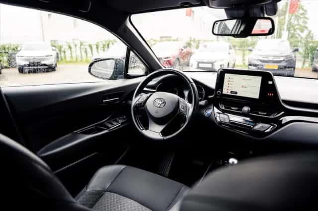 Toyota C-HR (2023) thumbnail 35